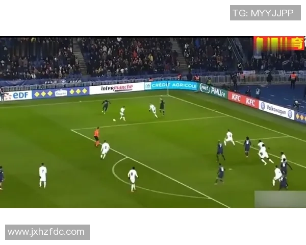 精美创意足球星挂件展示激发球迷收藏与运动时尚热情